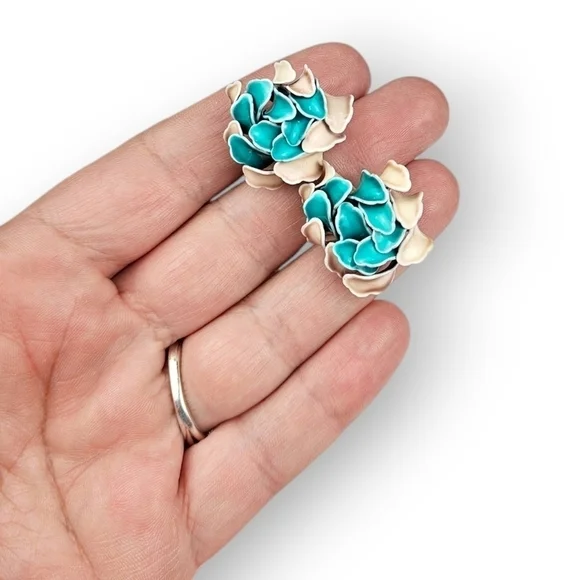 Vintage Flower Earrings Blue Peach Enamel Swirled Petals Clip On Dimensional ~1" - Picture 7 of 7